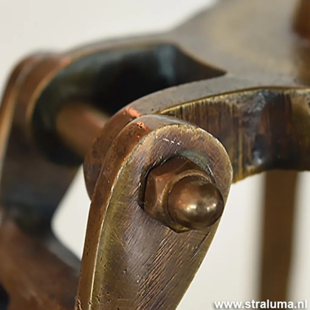 Industriele vloerlamp driepoot brons antiek>Straluma Shop